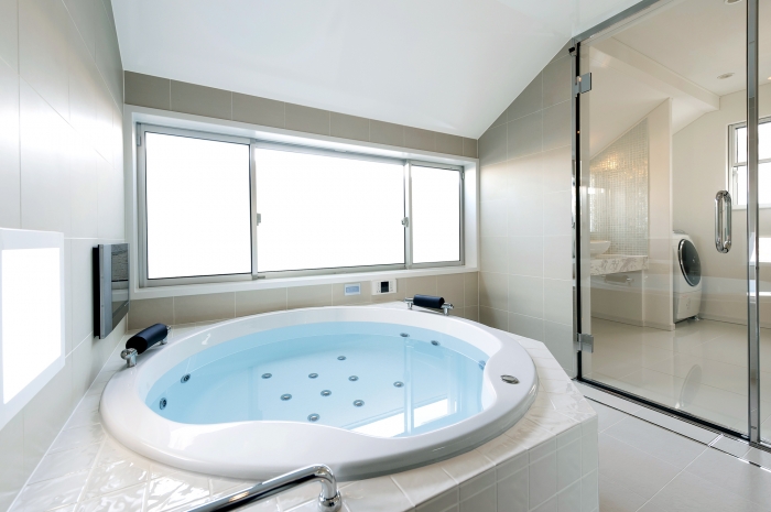 Arw1480円形ジャグジーバス 高級オーダーメイドユニットバスルーム納入事例 ガラス張り 豪邸 豪華 お風呂 大型 つながる ひろがる 統一感のある上質空間 ギャラリー お洒落でラグジュアリーなバスタブ 浴槽を演出 Arw1480円形ジャグジーバス 高級オーダーメイドユニットバスルーム納入事例 ガラス張り 豪邸 豪華 お風呂 大型 つながる ひろがる 統一感のある上質空間 ギャラリー お洒落でラグジュアリーなバスタブ 浴槽を演出